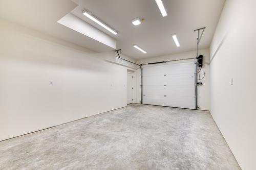 102-175 Abbott Street, Penticton, BC - Indoor Photo Showing Garage