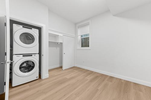 102-175 Abbott Street, Penticton, BC - Indoor Photo Showing Laundry Room