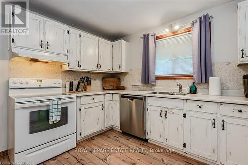 15 Cedar Trail, South Bruce Peninsula, ON - Indoor Photo Showing Kitchen With Double Sink