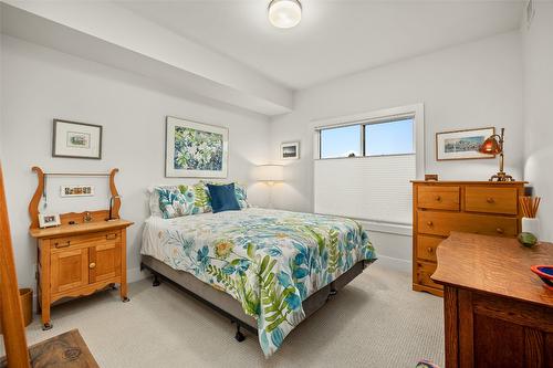 107-4380 Lakeshore Road, Kelowna, BC - Indoor Photo Showing Bedroom