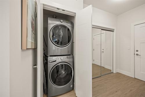 107-4380 Lakeshore Road, Kelowna, BC - Indoor Photo Showing Laundry Room