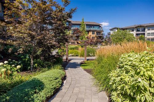 107-4380 Lakeshore Road, Kelowna, BC - Outdoor