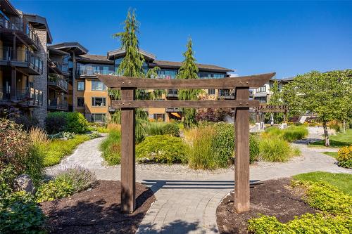 107-4380 Lakeshore Road, Kelowna, BC - Outdoor