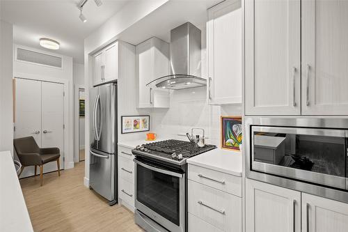 107-4380 Lakeshore Road, Kelowna, BC - Indoor Photo Showing Kitchen With Stainless Steel Kitchen With Upgraded Kitchen