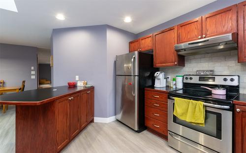 1350 13 Avenue, Salmon Arm, BC - Indoor Photo Showing Kitchen