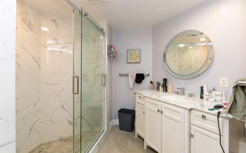 1350 13 Avenue, Salmon Arm, BC - Indoor Photo Showing Bathroom