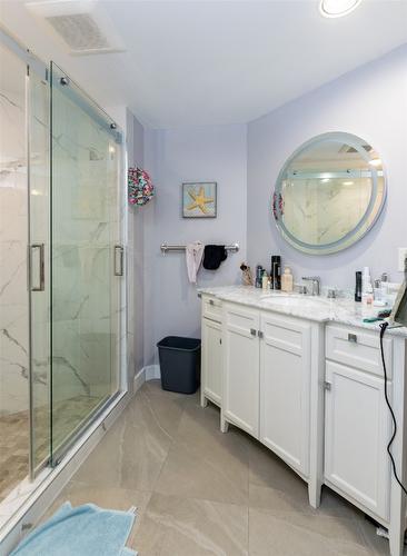 1350 13 Avenue, Salmon Arm, BC - Indoor Photo Showing Bathroom