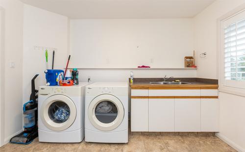 1350 13 Avenue, Salmon Arm, BC - Indoor Photo Showing Laundry Room