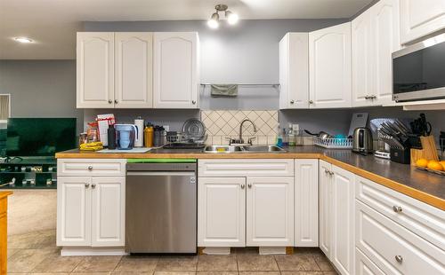 1350 13 Avenue, Salmon Arm, BC - Indoor Photo Showing Kitchen With Double Sink