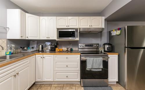 1350 13 Avenue, Salmon Arm, BC - Indoor Photo Showing Kitchen