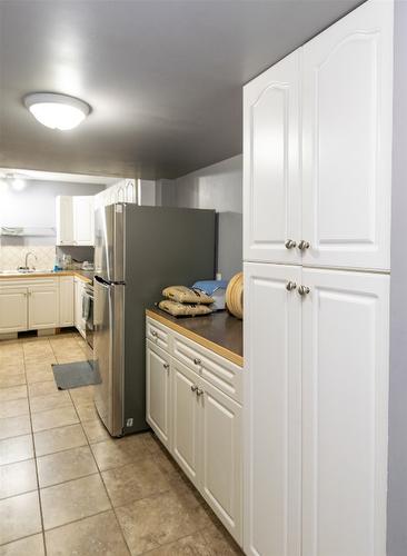 1350 13 Avenue, Salmon Arm, BC - Indoor Photo Showing Kitchen