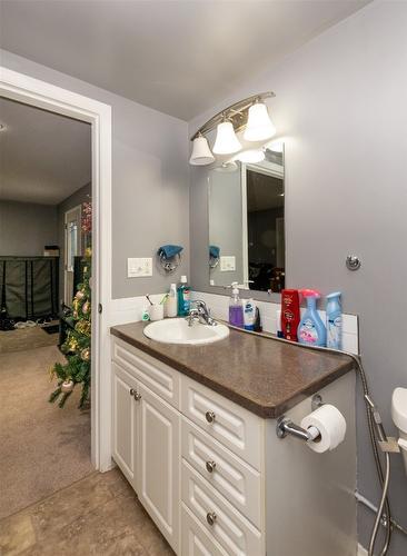 1350 13 Avenue, Salmon Arm, BC - Indoor Photo Showing Bathroom