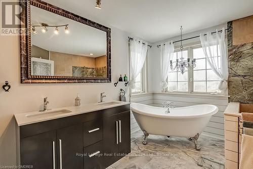 6 Turtle Lake Drive, Halton Hills (1049 - Rural Halton Hills), ON - Indoor Photo Showing Bathroom