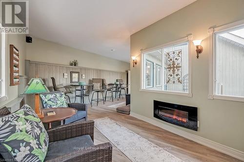 6 Turtle Lake Drive, Halton Hills (1049 - Rural Halton Hills), ON - Indoor Photo Showing Living Room With Fireplace