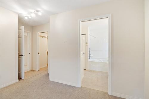 112-1330 Ridgeway Drive, Kelowna, BC - Indoor Photo Showing Other Room