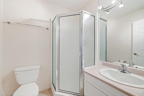 112-1330 Ridgeway Drive, Kelowna, BC - Indoor Photo Showing Bathroom