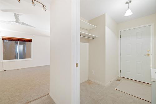 112-1330 Ridgeway Drive, Kelowna, BC - Indoor Photo Showing Other Room