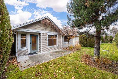 112-1330 Ridgeway Drive, Kelowna, BC - Outdoor