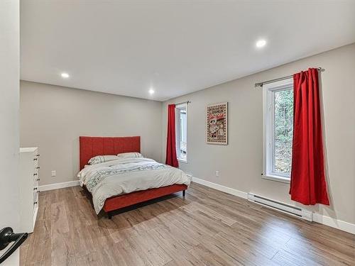 Master bedroom - 2070 Rue Wilfrid, Val-David, QC - Indoor Photo Showing Bedroom