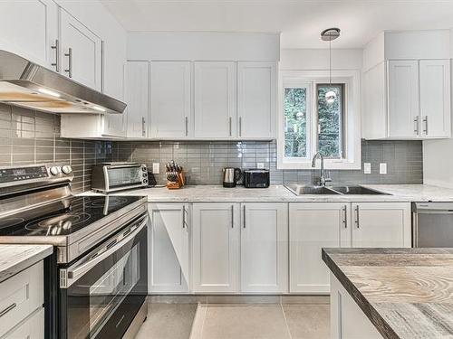 Kitchen - 2070 Rue Wilfrid, Val-David, QC - Indoor Photo Showing Kitchen With Double Sink With Upgraded Kitchen