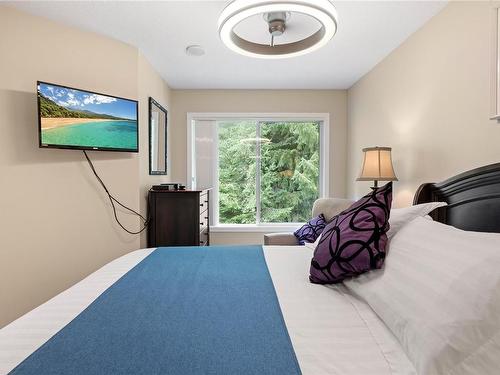 76-1135 Resort Dr, Parksville, BC - Indoor Photo Showing Bedroom