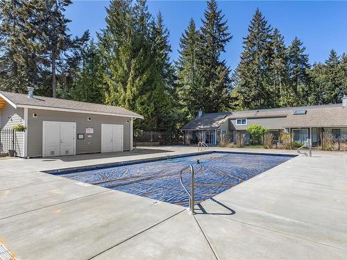 76-1135 Resort Dr, Parksville, BC - Outdoor With In Ground Pool