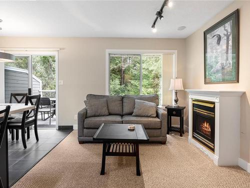 76-1135 Resort Dr, Parksville, BC - Indoor Photo Showing Living Room With Fireplace