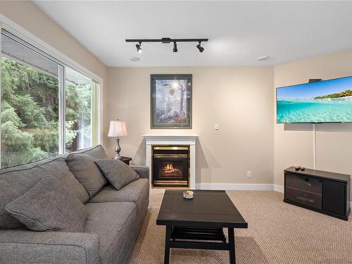 76-1135 Resort Dr, Parksville, BC - Indoor Photo Showing Living Room With Fireplace