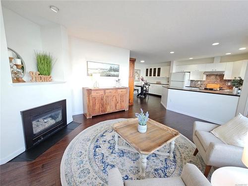 103-3156 Island Hwy West, Qualicum Beach, BC - Indoor Photo Showing Living Room With Fireplace