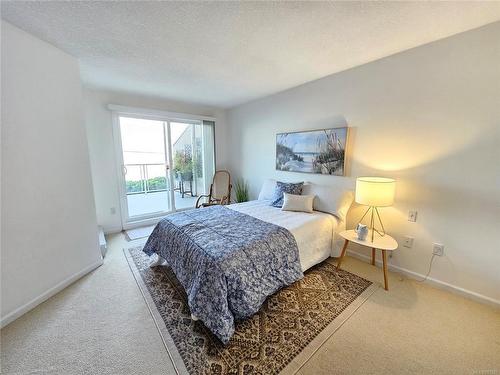 103-3156 Island Hwy West, Qualicum Beach, BC - Indoor Photo Showing Bedroom