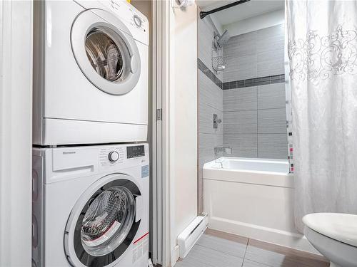 203-1121 Fort St, Victoria, BC - Indoor Photo Showing Laundry Room