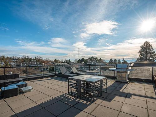 203-1121 Fort St, Victoria, BC - Outdoor With View