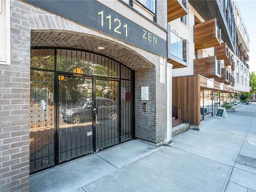 203-1121 Fort St, Victoria, BC - Outdoor With Exterior