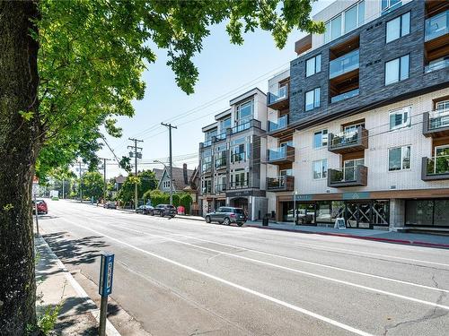 203-1121 Fort St, Victoria, BC - Outdoor