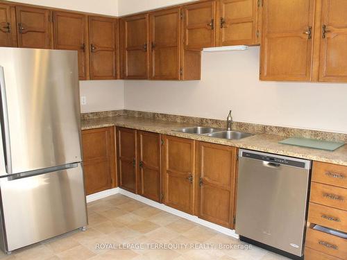 Main-830 Centre St N, Whitby, ON - Indoor Photo Showing Kitchen With Double Sink