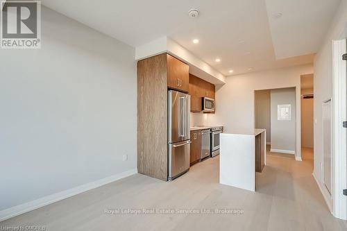 307 - 1415 Dundas Street E, Oakville (1010 - Jm Joshua Meadows), ON - Indoor Photo Showing Kitchen With Stainless Steel Kitchen