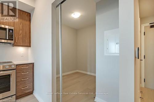 307 - 1415 Dundas Street E, Oakville (1010 - Jm Joshua Meadows), ON - Indoor Photo Showing Kitchen