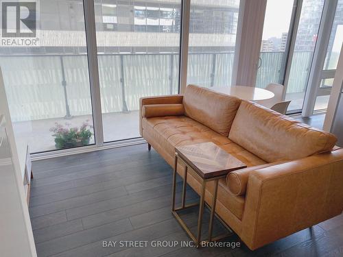 1210 - 42 Charles Street E, Toronto, ON - Indoor Photo Showing Living Room