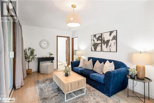 1324 Carroll Road, Dysart Et Al, ON - Indoor Photo Showing Living Room