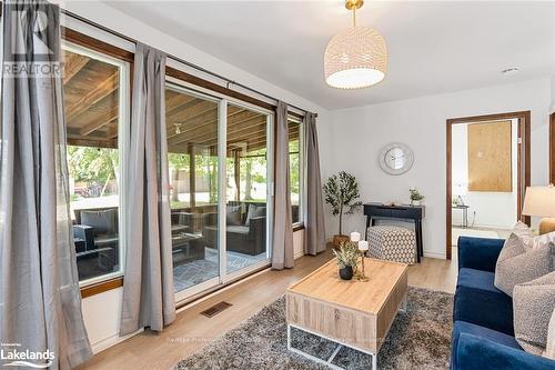 1324 Carroll Road, Dysart Et Al, ON - Indoor Photo Showing Living Room