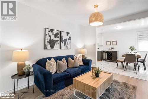 1324 Carroll Road, Dysart Et Al, ON - Indoor Photo Showing Living Room