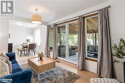 1324 Carroll Road, Dysart Et Al, ON - Indoor Photo Showing Living Room