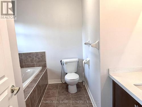 5468 Fudge Terrace, Mississauga, ON - Indoor Photo Showing Bathroom