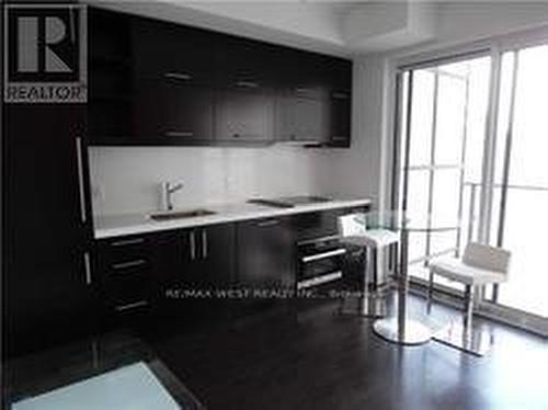 3210 - 65 St Mary Street, Toronto, ON - Indoor Photo Showing Kitchen