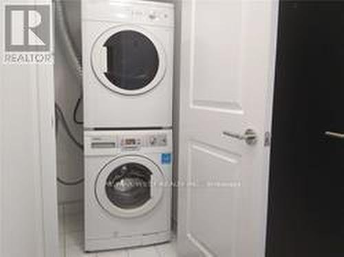 3210 - 65 St Mary Street, Toronto, ON - Indoor Photo Showing Laundry Room