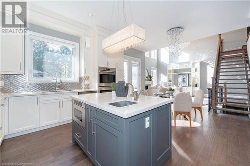 430 Stanfield Drive, Oakville, ON - Indoor Photo Showing Kitchen With Upgraded Kitchen