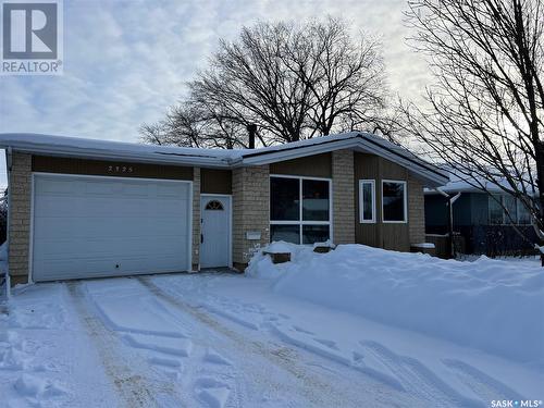 2325 Clarence Avenue S, Saskatoon, SK - Outdoor