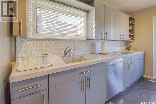 2325 Clarence Avenue S, Saskatoon, SK - Indoor Photo Showing Kitchen