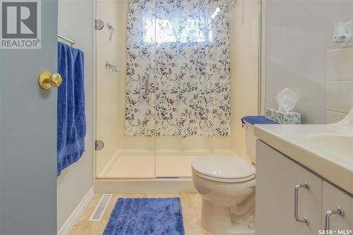 2325 Clarence Avenue S, Saskatoon, SK - Indoor Photo Showing Bathroom