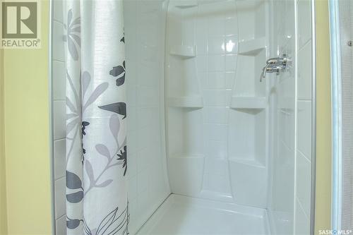 2325 Clarence Avenue S, Saskatoon, SK - Indoor Photo Showing Bathroom